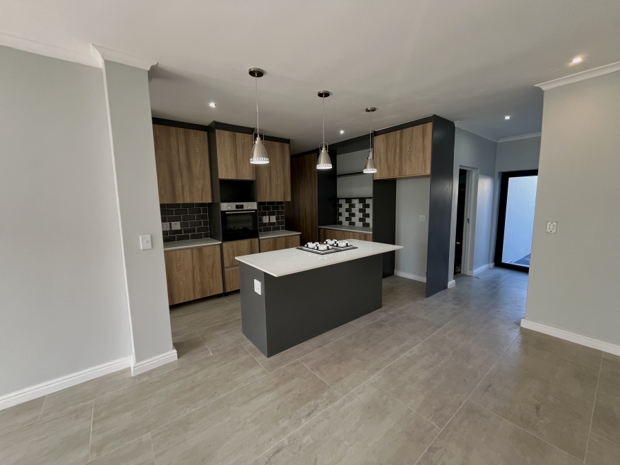 To Let 4 Bedroom Property for Rent in Sandown Western Cape